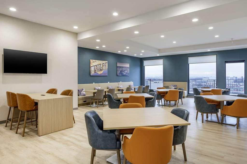 Comfort Inn & Suites Newark Liberty International Airport 레스토랑 사진