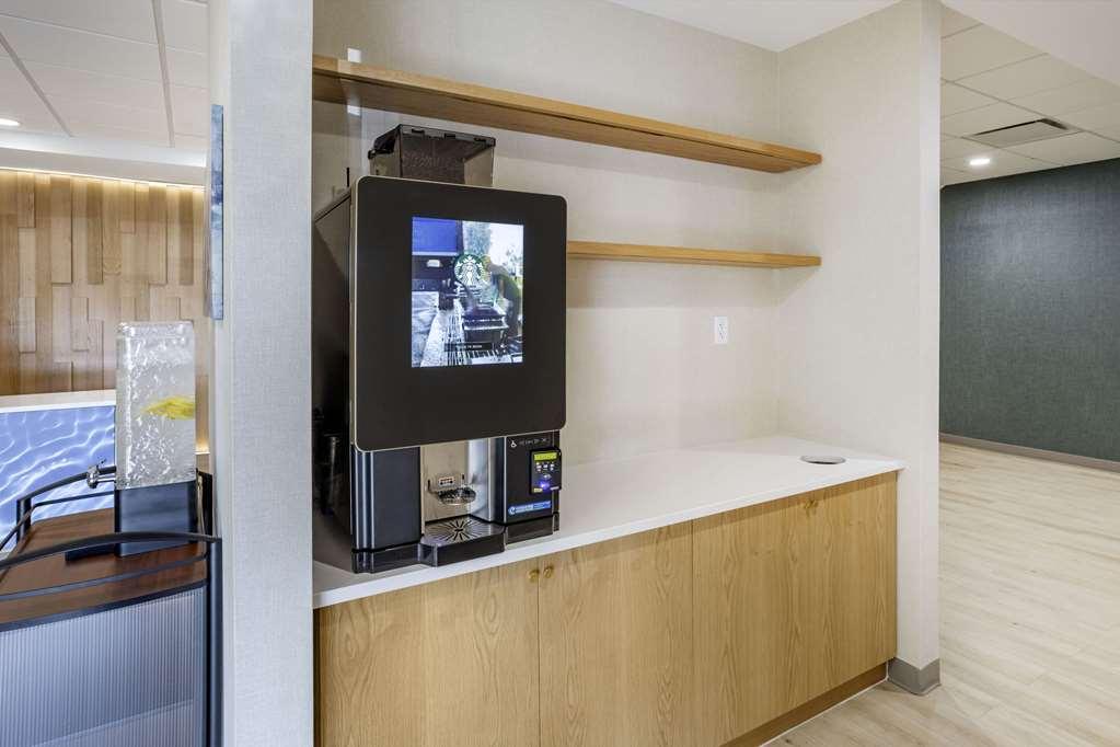 Comfort Inn & Suites Newark Liberty International Airport 레스토랑 사진