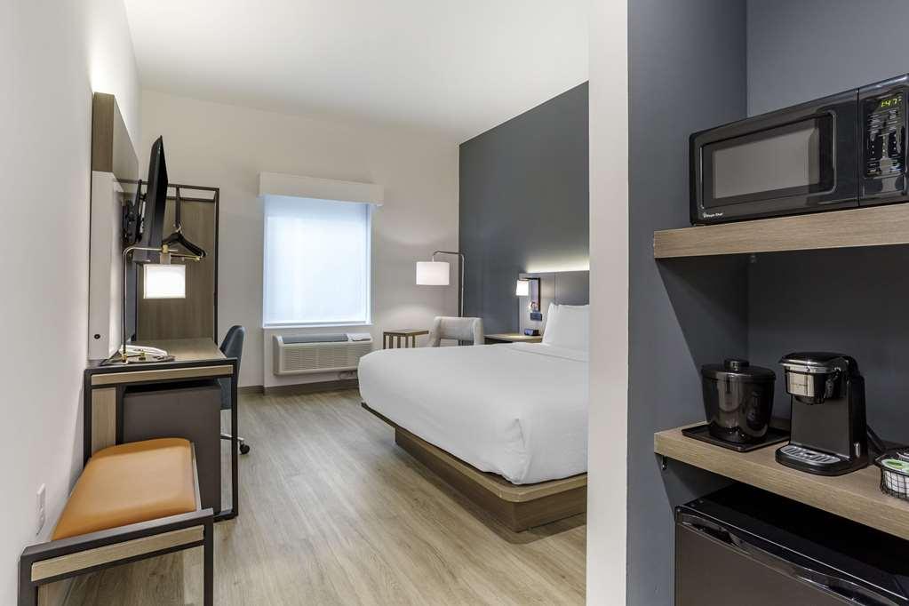 Comfort Inn & Suites Newark Liberty International Airport 객실 사진