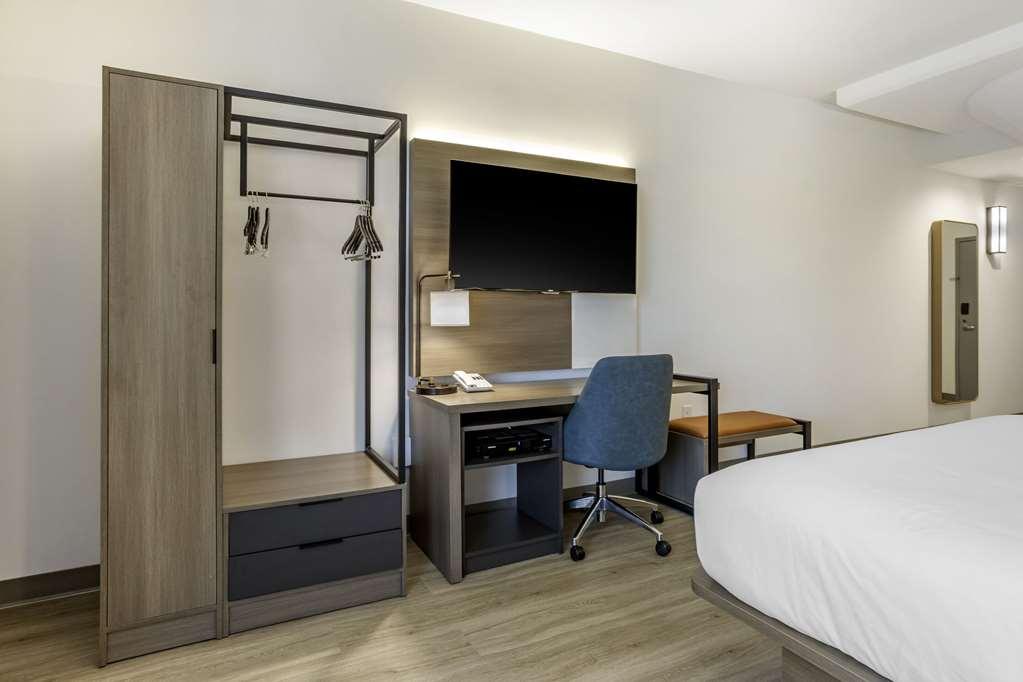 Comfort Inn & Suites Newark Liberty International Airport 객실 사진