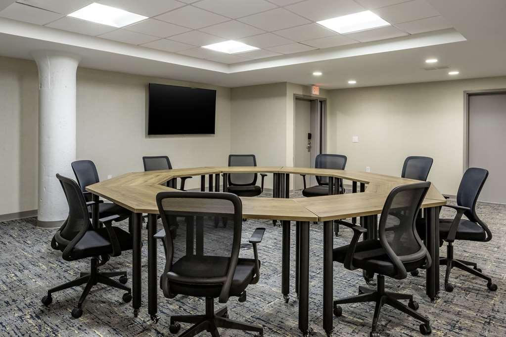 Comfort Inn & Suites Newark Liberty International Airport 시설 사진
