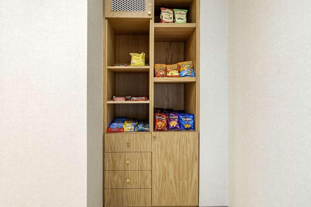 Comfort Inn & Suites Newark Liberty International Airport 시설 사진