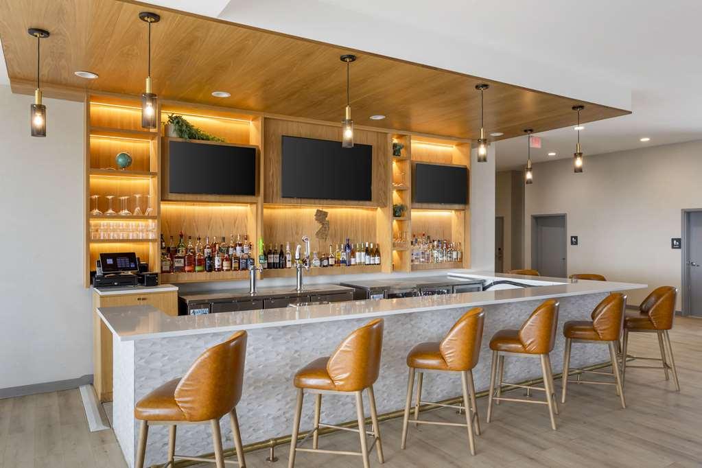 Comfort Inn & Suites Newark Liberty International Airport 레스토랑 사진
