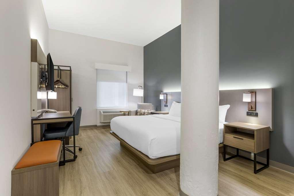Comfort Inn & Suites Newark Liberty International Airport 객실 사진